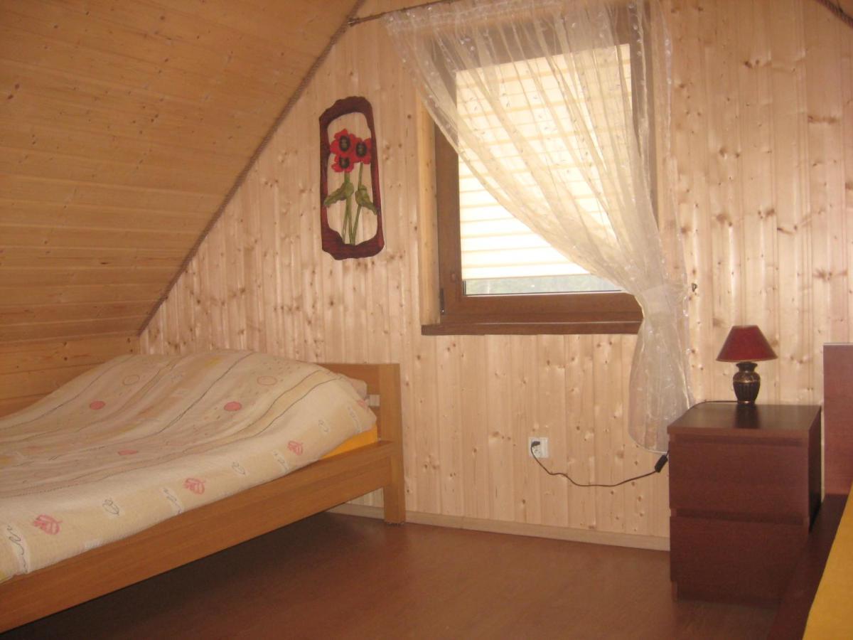 Domek Czerwony Kapturek Plocice Exterior foto